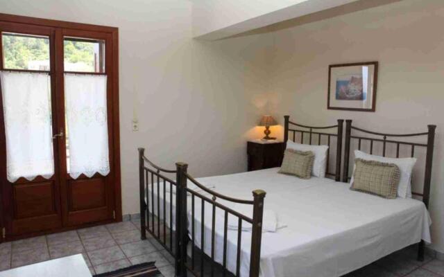 Pleoussa Studio and Apartments