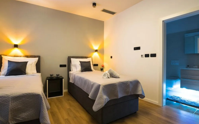 Sky & Sun Luxury Rooms