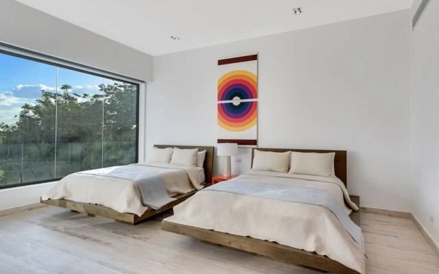 Modern 7BR Villa w Stunning Views of Golf Course