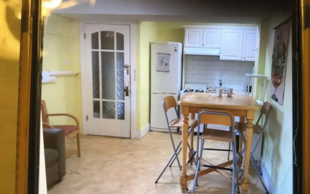West Broadway guesthouse