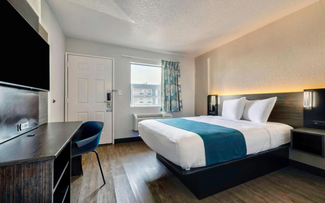 Motel 6 Anaheim, CA - Fullerton East