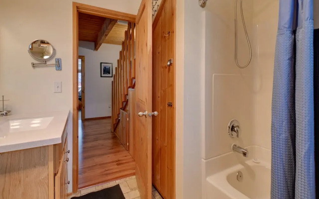 Cozy Ashford Home - 5 Mi to Rainier Nat'l Park!