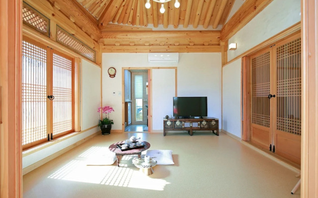 Wiyeonjae Hanok Stay