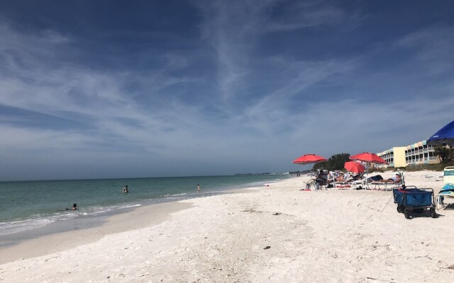 The Anna Maria Island Beach Paradise 10 - Studio condo by RedAwning