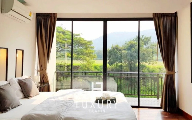 Bali Style Villa on Palm Hills PH 202