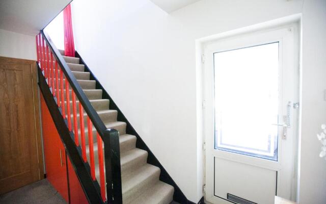 Honest University Apartment 2