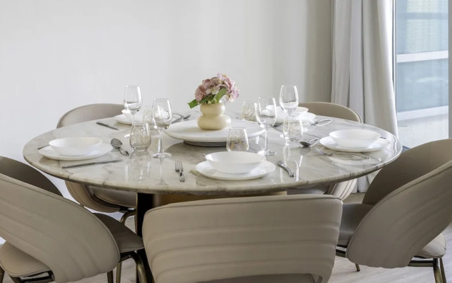 Stunning 2 BR in the heart of Downtown