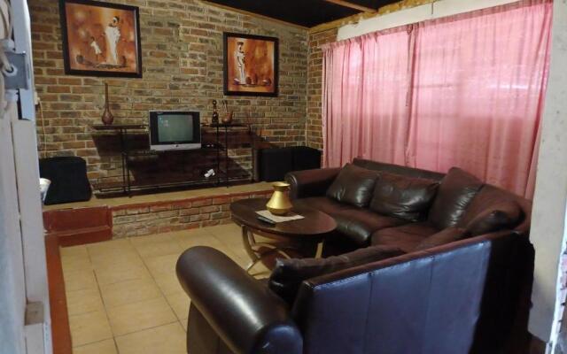 KHAYA LANGA Guest House & Contractors Accommodation