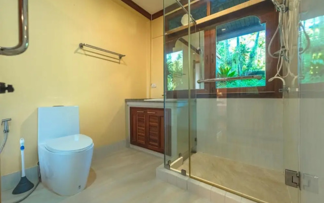 6BR Luxury Retreat in Layan Phuket V159