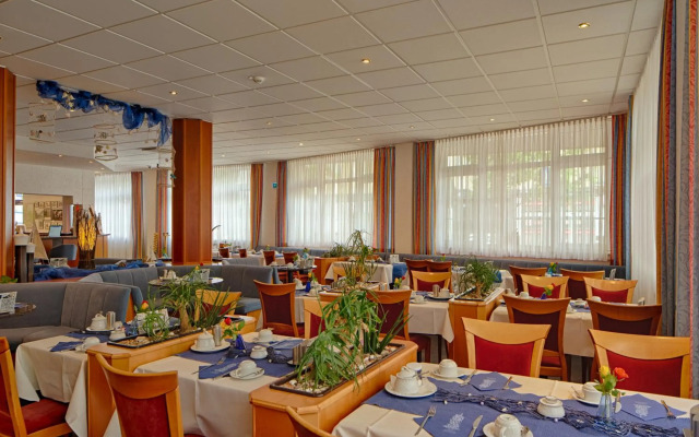 HOTEL RIESENJunior by Trip Inn