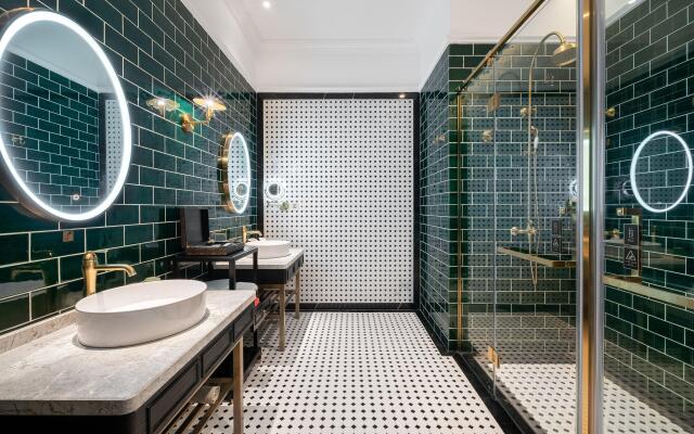 Hotel Indigo Heilong Lake by IHG