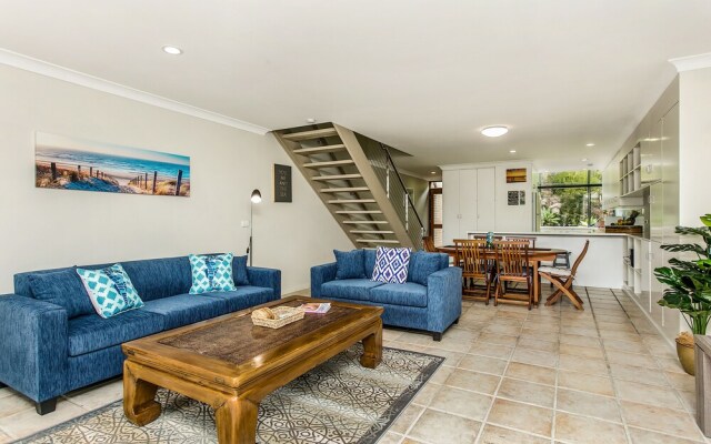 7 James Cook Apartments
