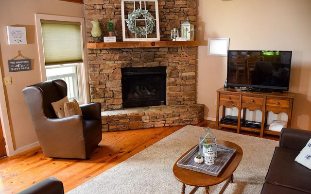 MOUNTAIN SHADOWS - 3 Br Cabin