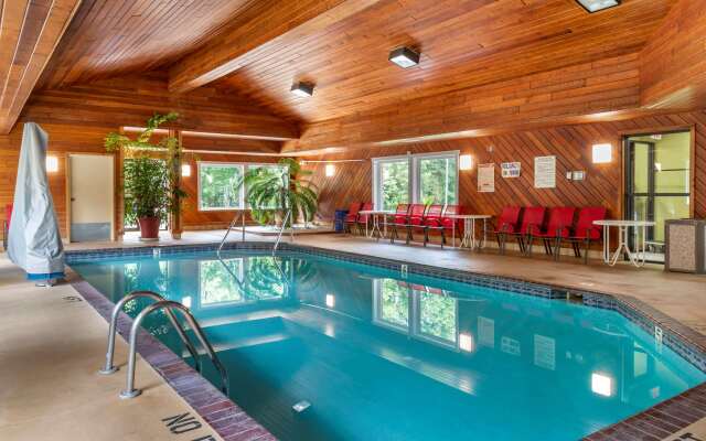 Coratel Inn & Suites By Jasper River Falls