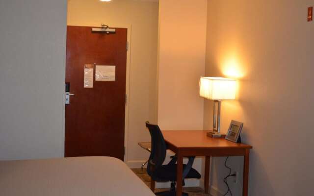 Brookshire Inn & Suites