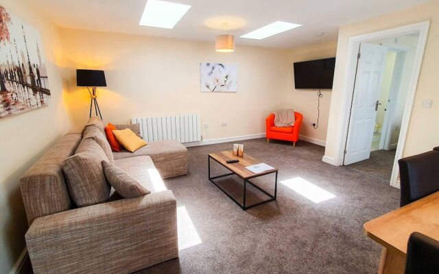 Charming 2-bed Apartment in Stroud