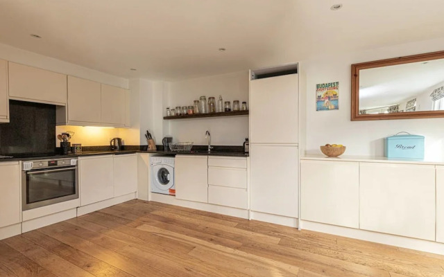 Altido 2-bed Flat in Wandsworth, South London