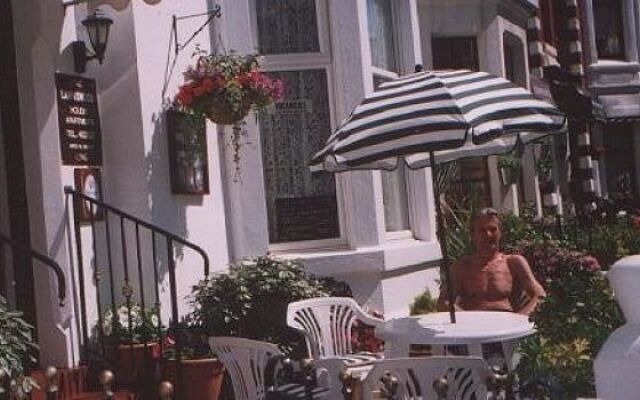 Lawnswood Holiday Apartments