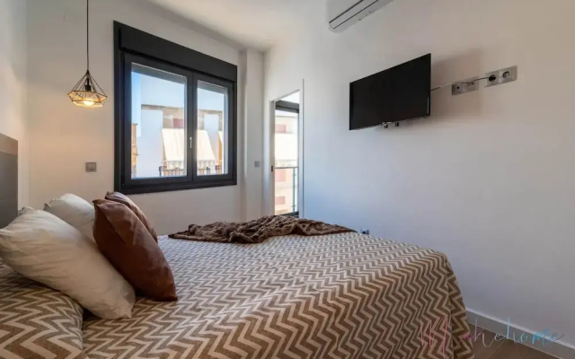 Central Riverside Apartment for Couple