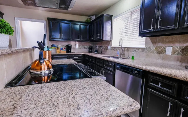 3Bdrm 2.5Bath 6Beds - Pool House