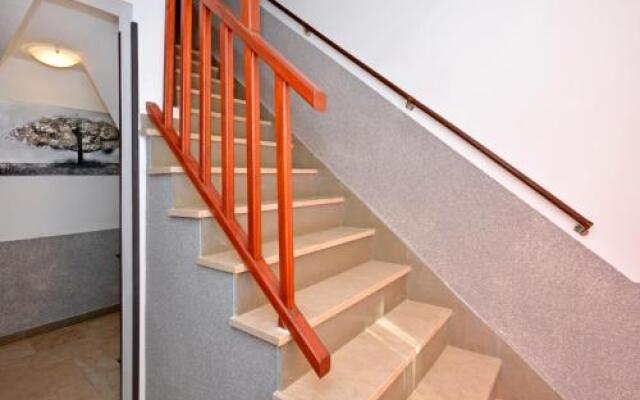 Apartments & Rooms As