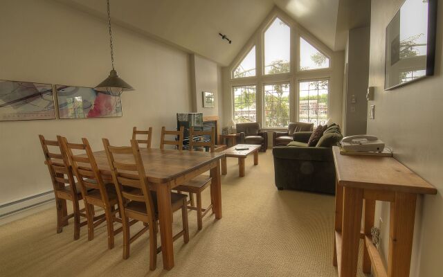 Waters Edge Shoreside Suites