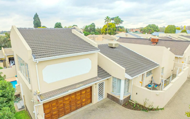 Luxurious Private Apartment With A Pool & Jaccuzi