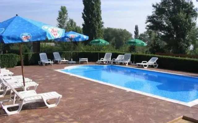 Vöröskő Panzió és Étterem