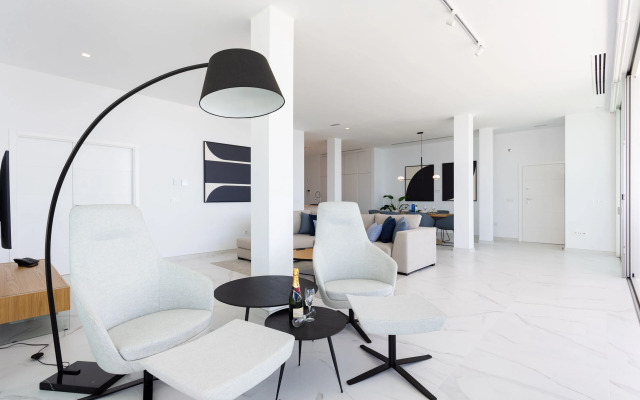 Crystal I Luxury Apartments
