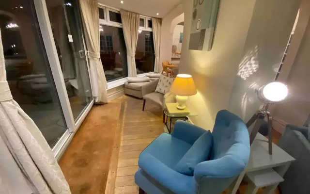 4 Bed-central Location-sleeps 8-marina Sea View-pets-parking