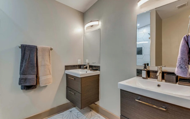 Chic Atlanta Home: Close to Downtown & Stadiums