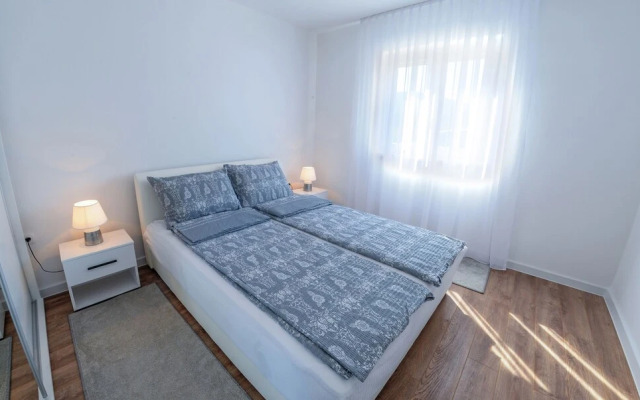 Sweet Retreat-Buna Riverside with pool
