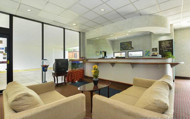 Americas Best Value Inn & Suites - Independence / Cleveland