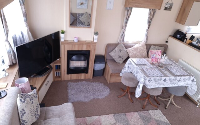 Impeccable 2-bed Apartment in Tattershall Lakes