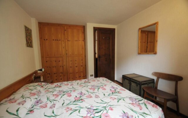 ALTIDO Rustic Apt for 4 with Parking Nearby Ski Lifts