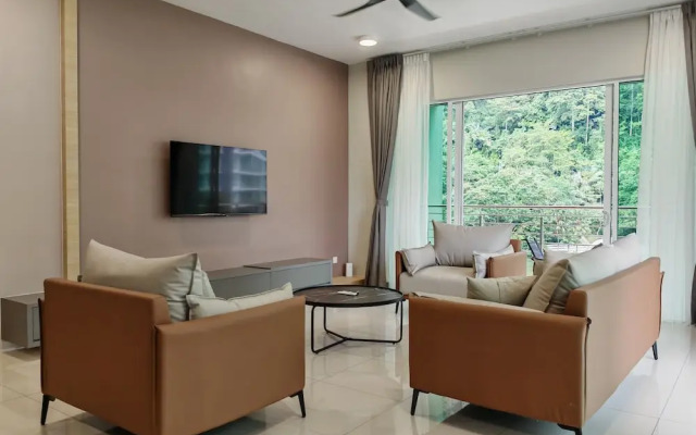 Mountain & Lake Views' Suite Cycas
