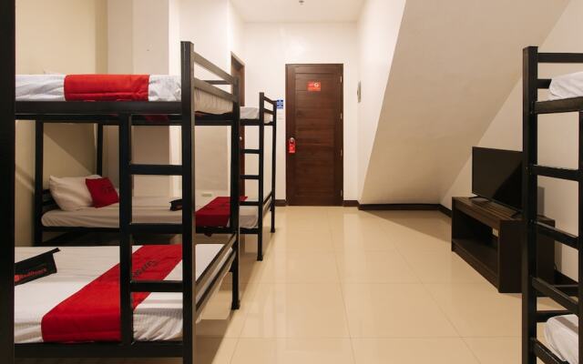 RedDoorz @ Golite Washington - Hostel