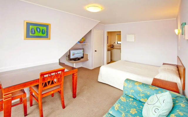 Papakura Monument Motor Lodge
