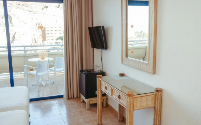 LIVVO Lago Taurito Hotel & Aquapark