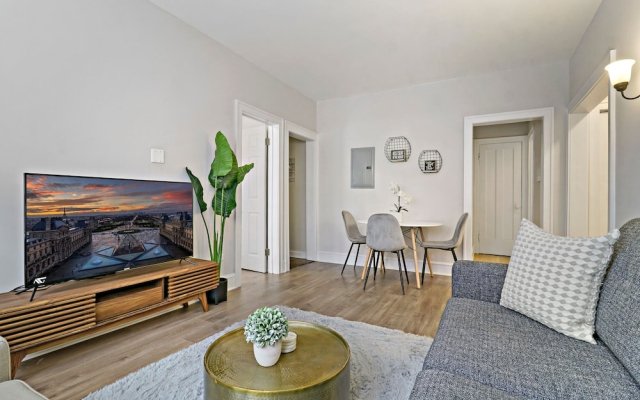 2BR Warm Lovely Home in Rogers Park