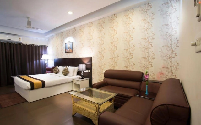 OYO Room Near Cosmos Mall