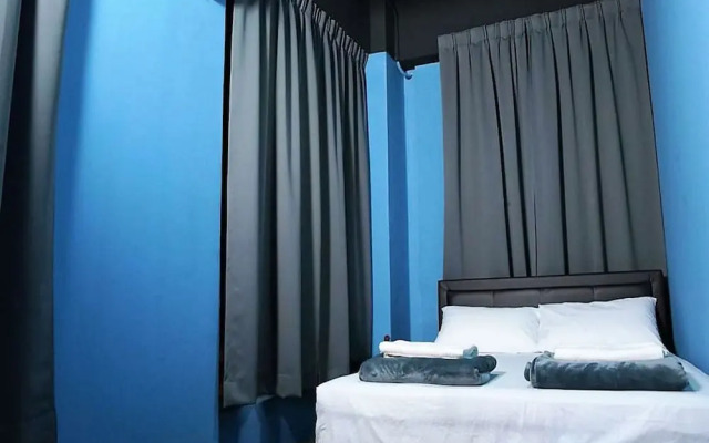 Spot on 89956 the Blue Malacca