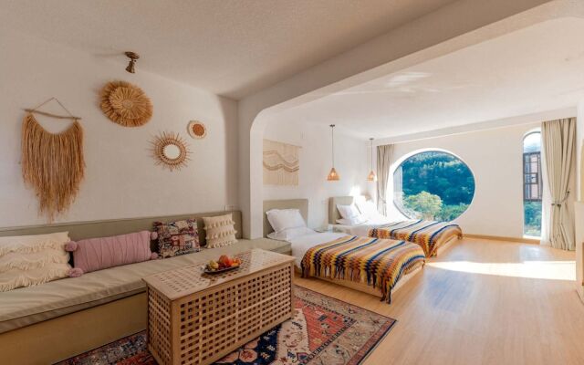 Distant Mountain Guesthouse