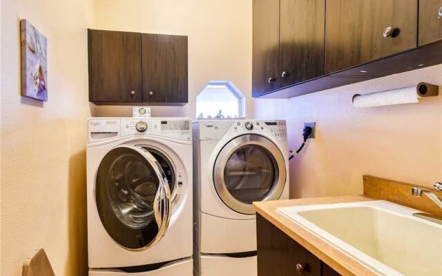 Splashing Dolphins - Three Bedroom Home