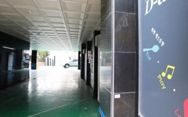 D-day Hotel