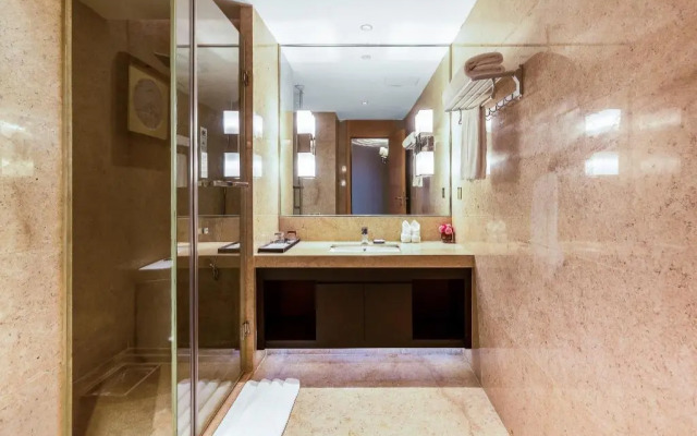 Rezen Kingtown Hotel (Chongqing Ranjiaba)