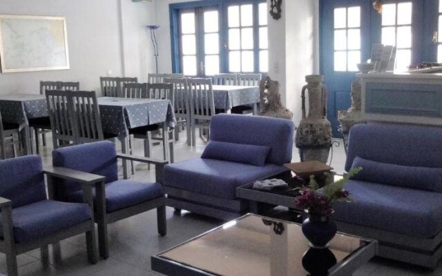 Remezzo Hotel & Studios