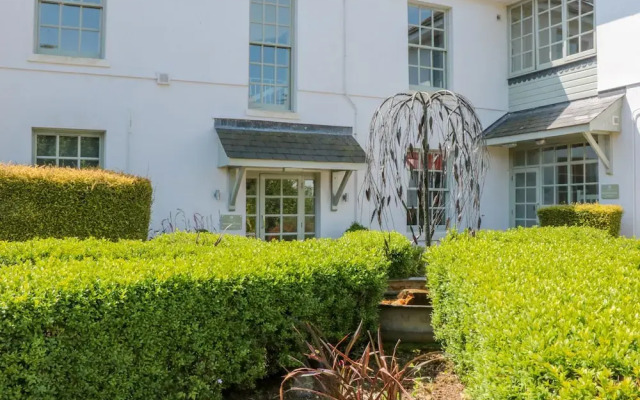 7 The Manor House, Hillfield Village