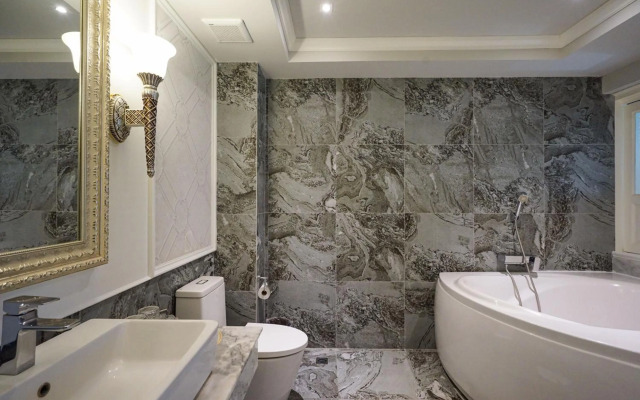 At Pingnakorn Riverside Hotel Chiangmai