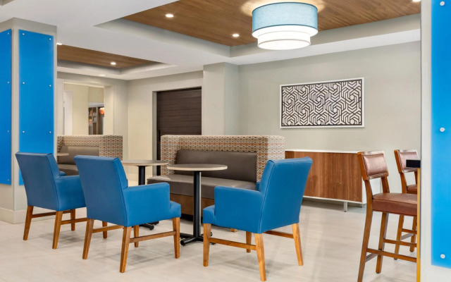 Holiday Inn Express & Suites Philadelphia - Mt. Laurel by IHG
